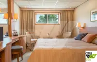 Tàu du lịch để bán