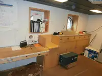 Tàu container để bán
