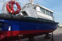 Tàu chở thủy thủ đoàn để bán