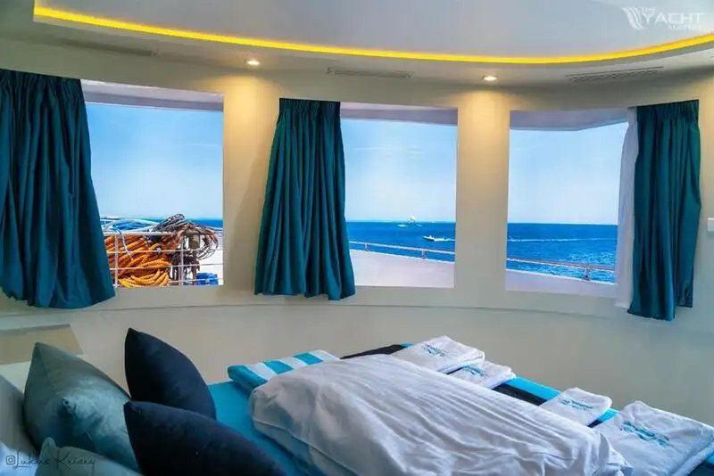 Tàu hỗ trợ lặn để bán