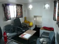 Tàu kéo để bán