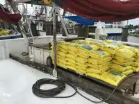 Tàu kéo lưới để bán