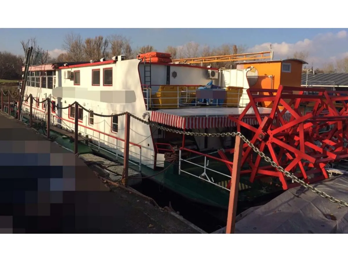 Tàu container để bán