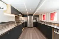 Tàu khảo sát để bán