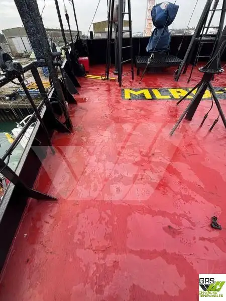 Tàu cung cấp để bán