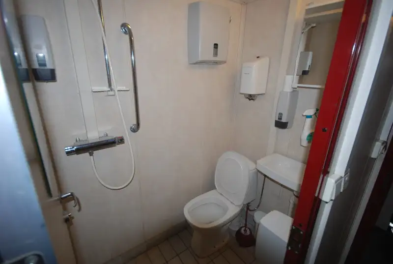 Tàu đổ bộ, chở hàng để bán