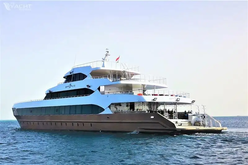 Tàu hỗ trợ lặn để bán