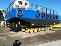 Tàu làm việc để bán