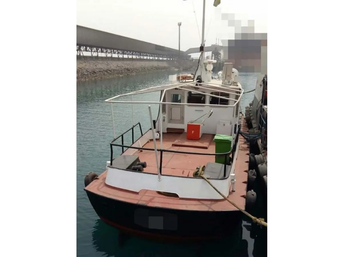 Tàu làm việc để bán