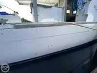 Tàu kéo lưới để bán