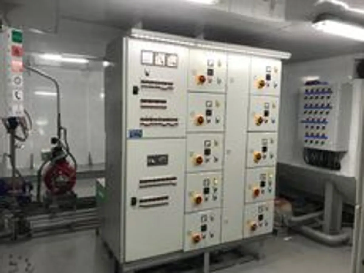 Tàu chở khách để bán