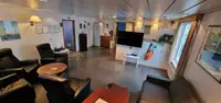 Tàu chở nhiên liệu để bán