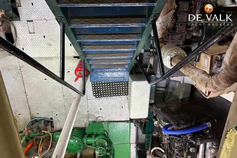 Tàu du lịch để bán