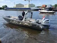 Tàu làm việc để bán