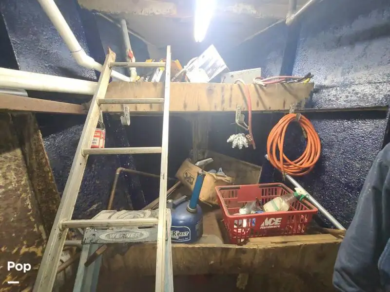 Tàu kéo lưới để bán