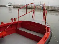 Tàu làm việc để bán