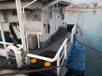 Tàu làm việc để bán