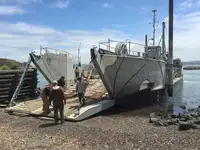 Tàu đổ bộ, chở hàng để bán