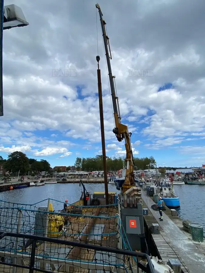 Tàu kéo để bán