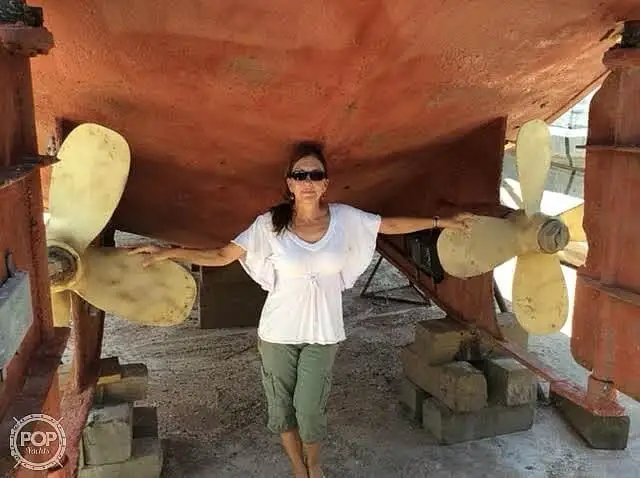 Tàu kéo để bán