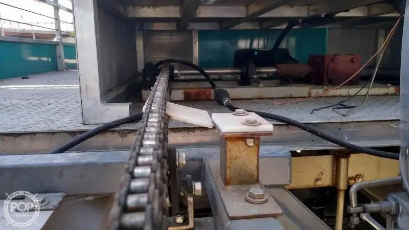 Tàu container để bán