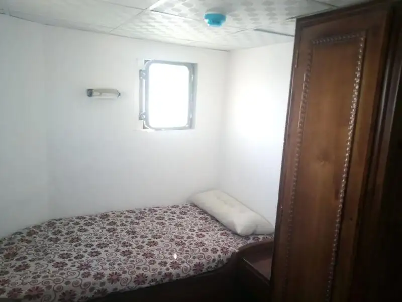 Tàu cung cấp để bán