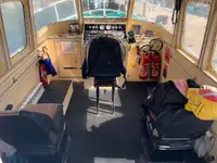 Tàu dẫn đường để bán