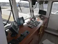 Tàu làm việc để bán