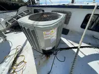 Tàu kéo lưới để bán