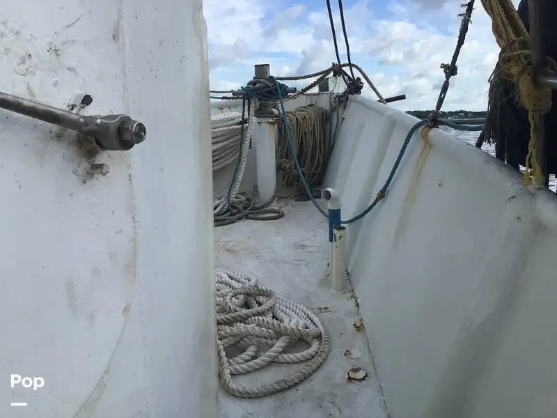 Tàu kéo lưới để bán