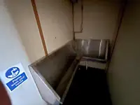 Tàu du lịch để bán