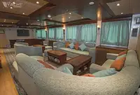 Tàu du lịch để bán