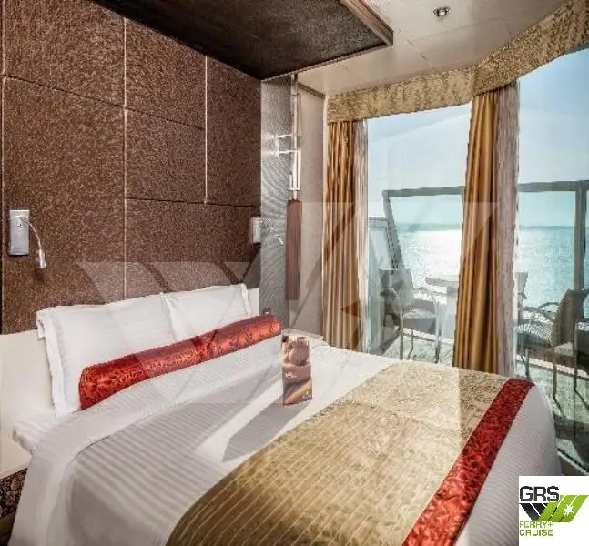 Tàu du lịch để bán