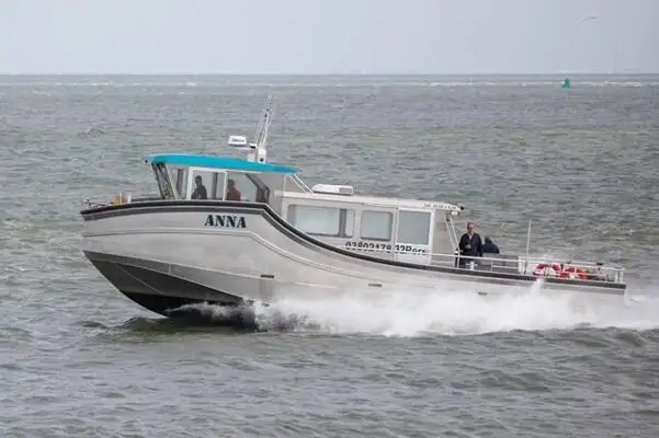 Tàu chở khách để bán