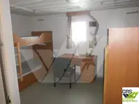 Sà lan chở người để bán
