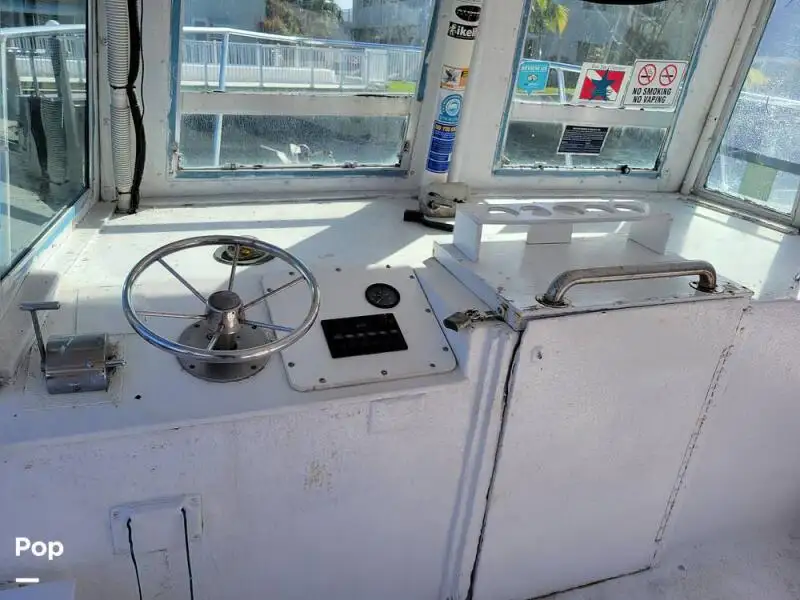 Tàu kéo lưới để bán
