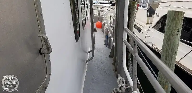 Tàu kéo lưới để bán
