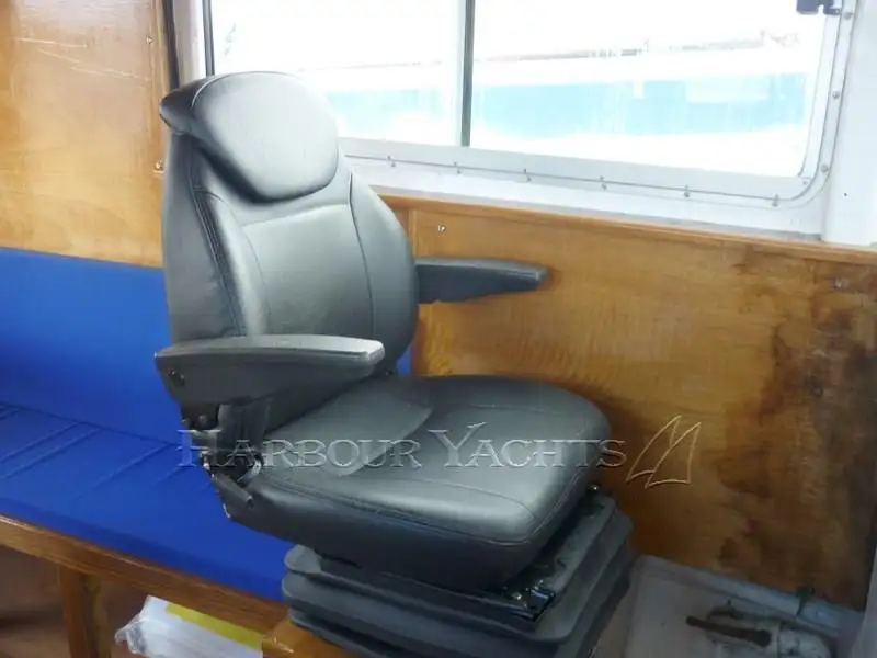 Tàu kéo lưới để bán
