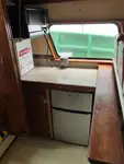Tàu chở thủy thủ đoàn để bán