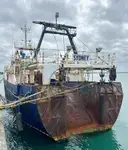 Tàu kéo lưới để bán