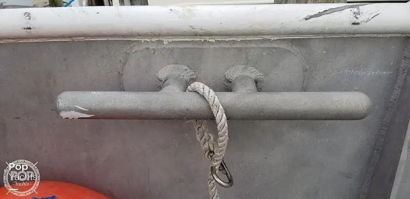 Tàu kéo lưới để bán