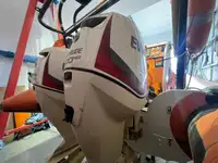 Tàu làm việc để bán
