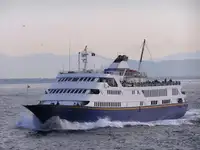 Tàu du lịch để bán