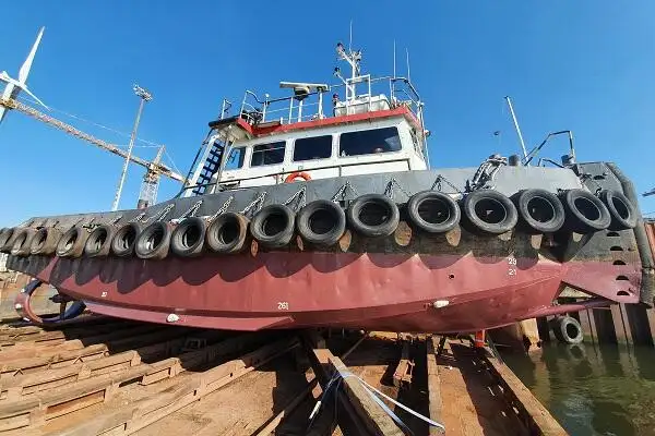 Tàu kéo để bán