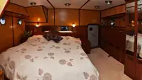 Tàu kéo lưới để bán