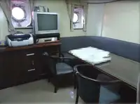 Tàu cung cấp để bán