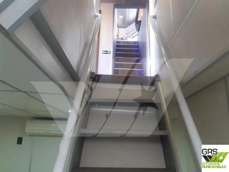 Tàu làm việc để bán