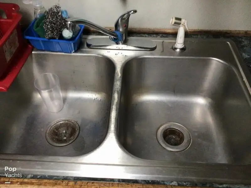 Tàu kéo lưới để bán