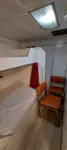 Tàu chở thủy thủ đoàn để bán