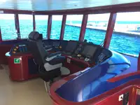 Tàu du lịch để bán